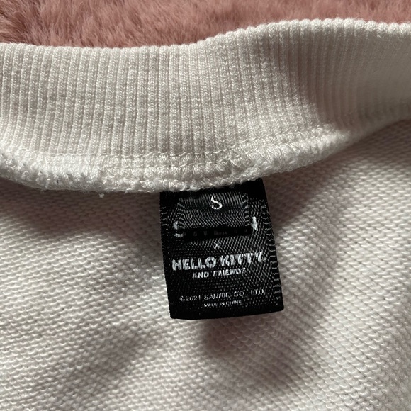 Hello kitty shein cropped sweater size small. - Picture 2 of 3